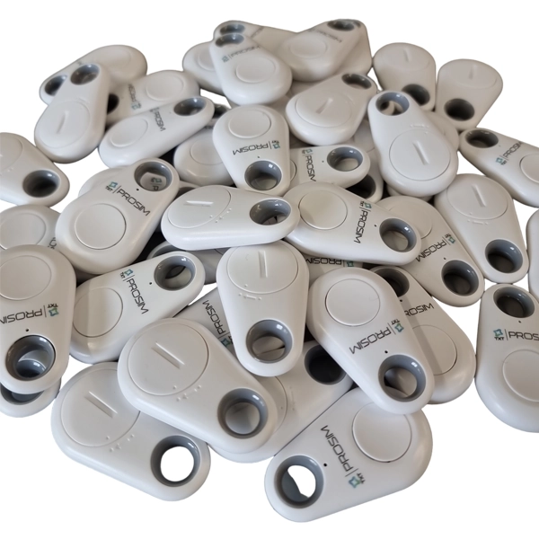 Compatto e resistente, il gadget è progettato per adattarsi perfettamente alla vita quotidiana, potendo essere attaccato facilmente a qualsiasi oggetto desiderato. Non solo è un dispositivo estremamente utile, ma il suo design lo rende anche un ottimo articolo da regalo o un complemento ideale per qualsiasi gamma di prodotti promozionali.